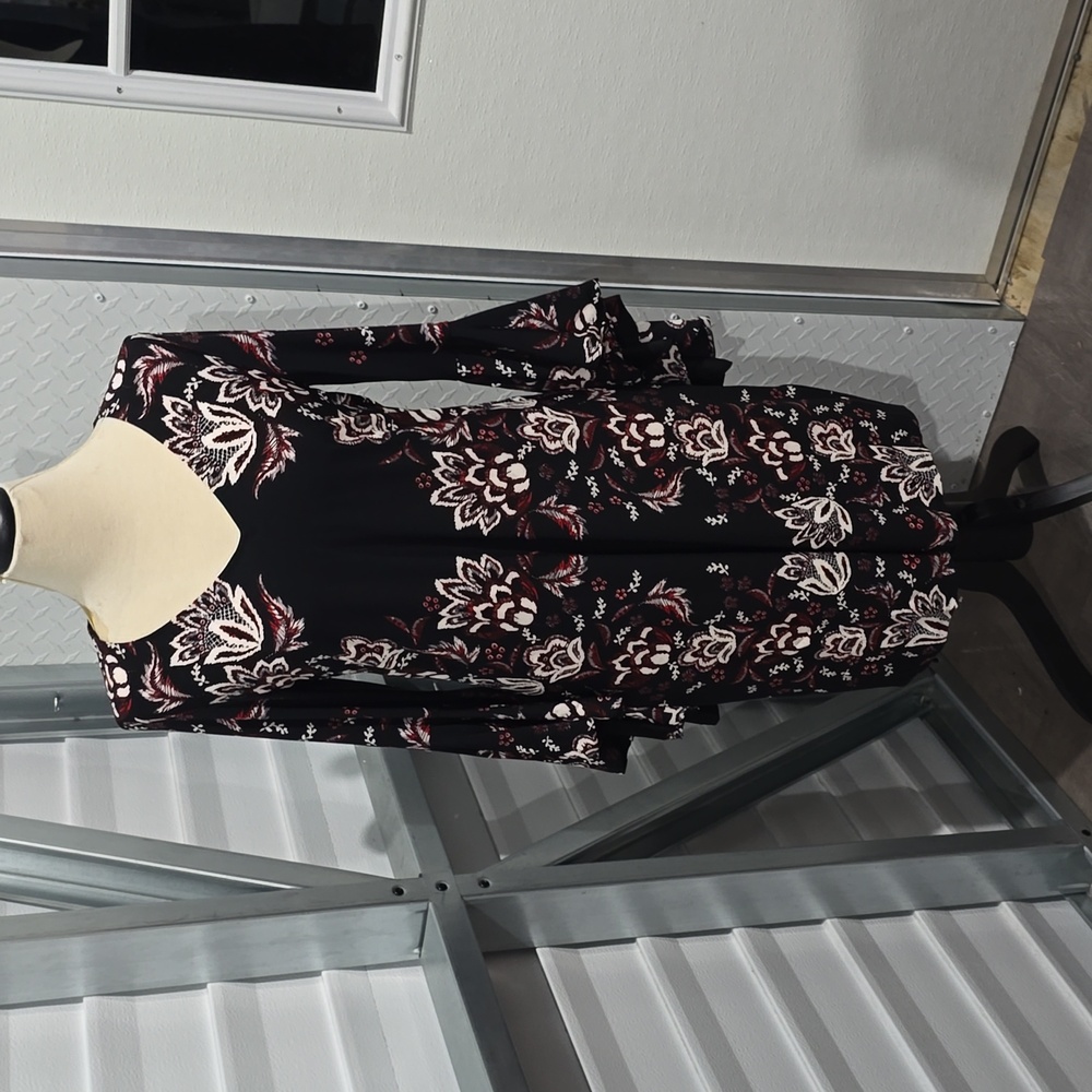 MSK Black/Red/Ivory Floral Print Long Flared Sleeve Shift V-Neck Size Large